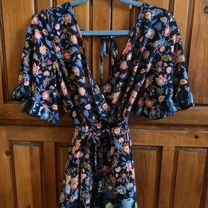 Quarter ruffle sleeve romper